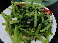 腐乳炒通菜-正宗高流河饭店原创风姜鸡