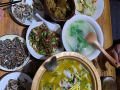 -老滇山寨•云南特色菜•地方菜•民族风情歌舞表演(金碧店)