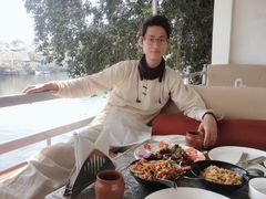 -Lake Shore Hotel & Restaurant