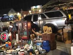 -席娜卡琳火车铁道夜市