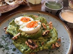 牛油果煮蛋吐司-RAC BAR(安福路店)