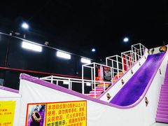 -嘿哟动霸CHUA·新潮玩运动娱乐中心·蹦床滑冰团建乐园