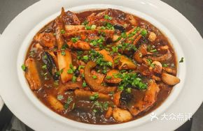 Braised Sea Cucumber and Eel with Single Garlic
