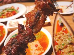 红柳羊肉串-阿里家·新疆烤肉酒場 by MIG