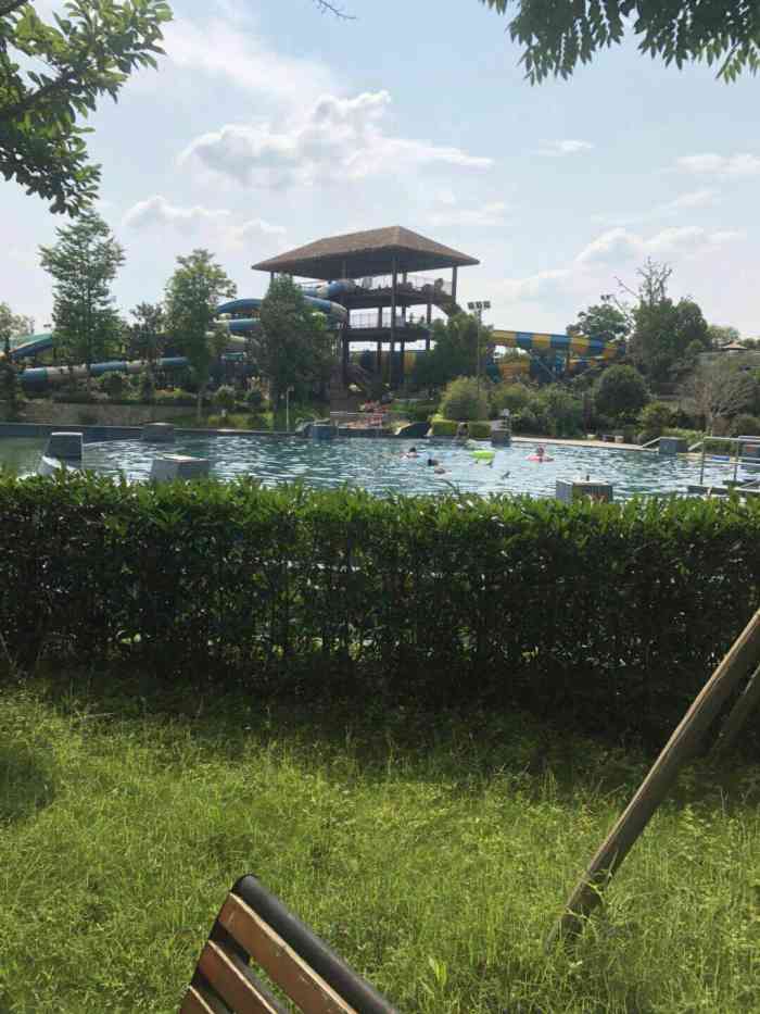 大竹海明湖温泉水世界图片