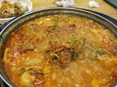 土豆排骨火锅-喇喇排骨火锅·传统韩式脊骨汤(望京西园总店)