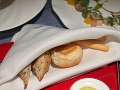 -弦月窗LUNETTE BY AMANDA(复兴路店)