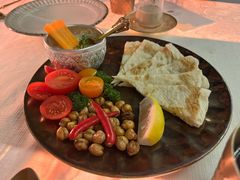 鹰嘴豆泥配饼-龟兹KUCINA·新疆菜(前滩L+PLAZA店)