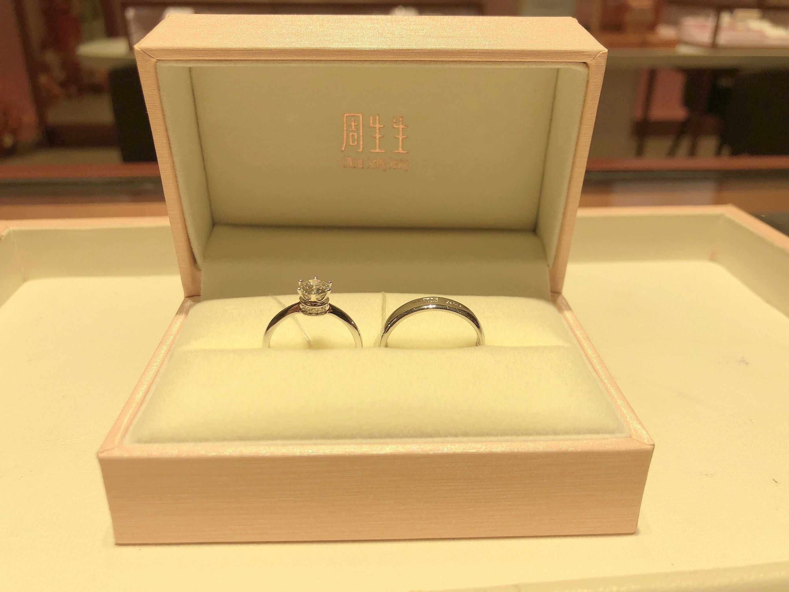 周生生小皇冠钻石戒指