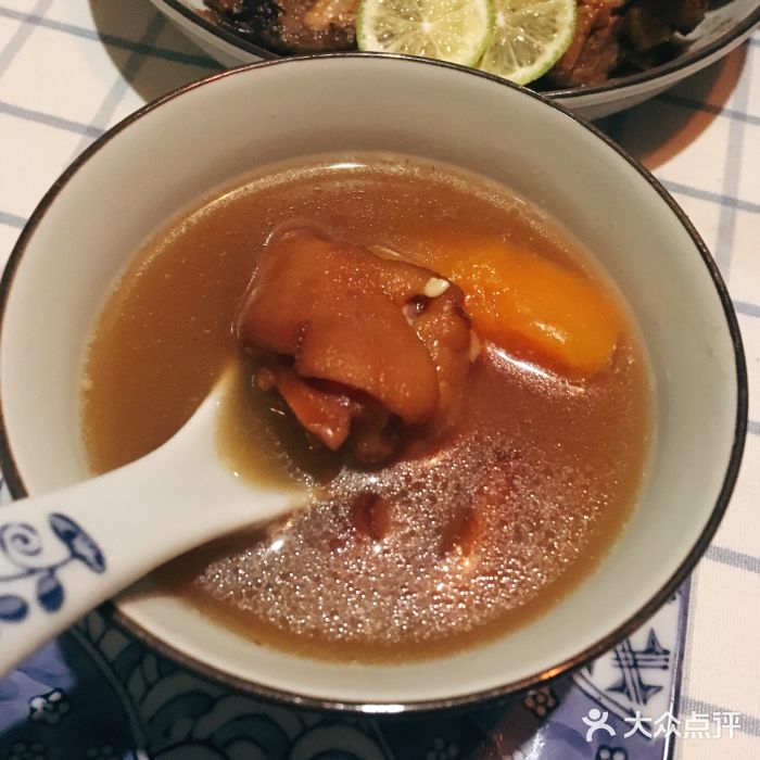 在湖边私厨小馆酒酿木瓜猪脚汤图片