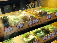 面包甜点陈列柜-班兰叶印尼美食