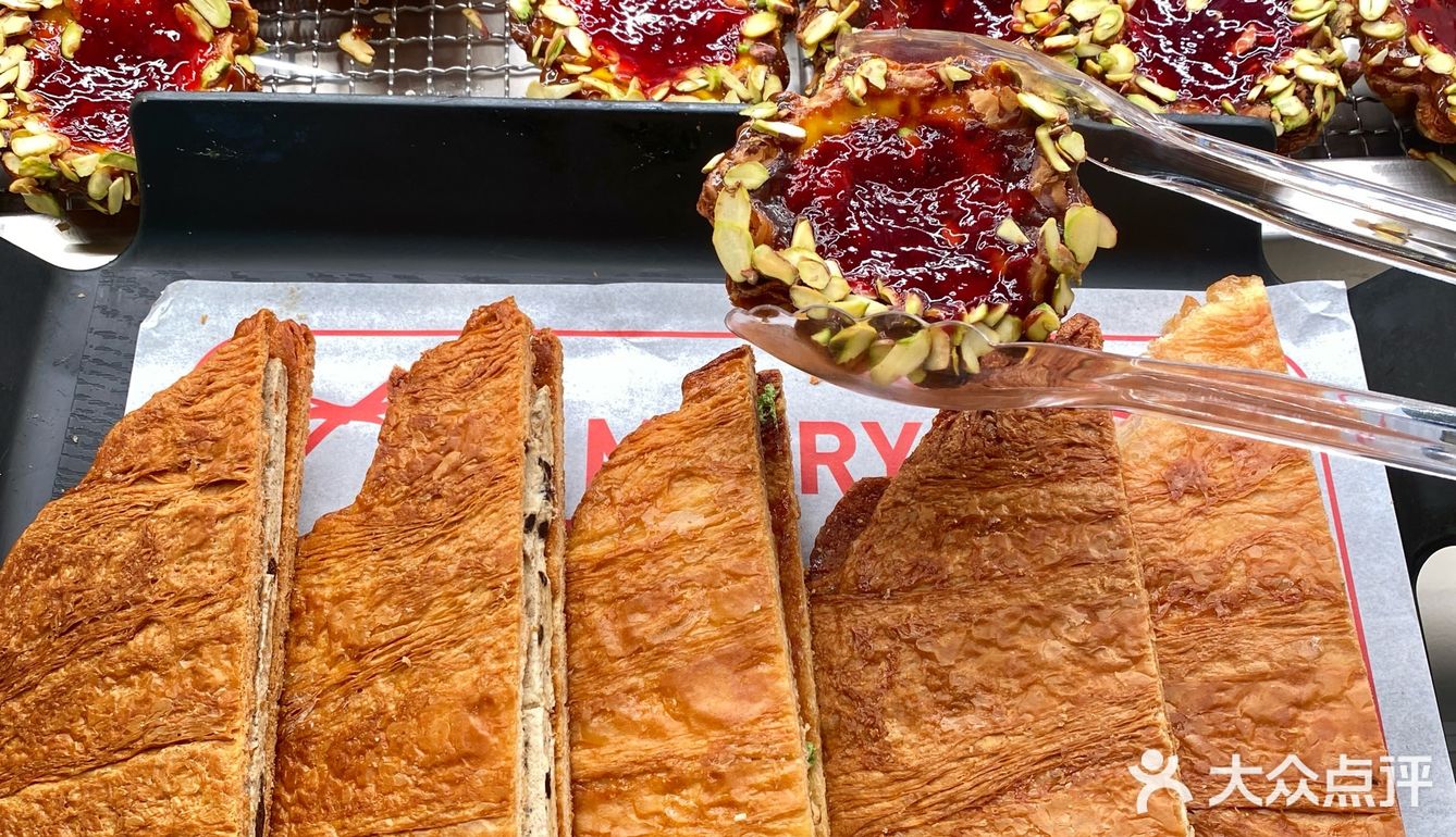 海口龙湖天街！排队也要吃的。。。