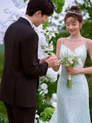 -都市丽人婚纱摄影
