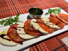 新鲜水牛芝士配番茄-Primo·丽莫意大利窑烤披萨