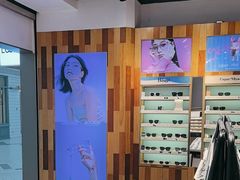 -LOOK眼镜·蔡司依视路配镜(宝山万达店)