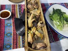 -刘姐啤酒鱼民族演艺餐厅(西街总店)