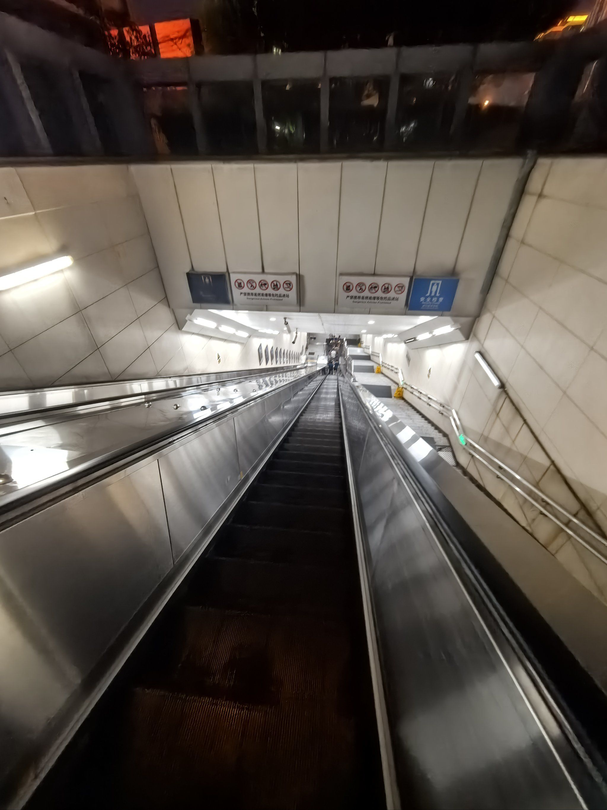 有没有人一看长扶梯就头疼😩😩