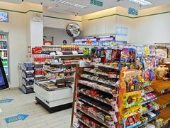 -全家便利店(襄阳南路店)