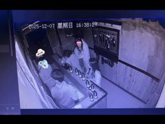 -荒岛实景沉浸密室(江汉路1店)