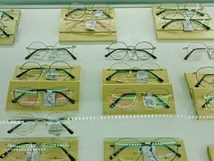 -翰佐蔡司小乐圆·依视路星趣控·暴龙眼镜折扣店