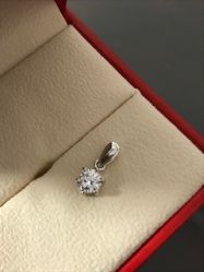 -威德钻石-克拉钻大本营(南京东路店)