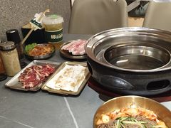 -围炉肉舍•炭烤活鳗•丹东海鲜烤肉(步行街店)