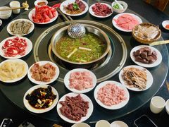 -周老三跷脚牛肉·全牛火锅(非遗传承店)