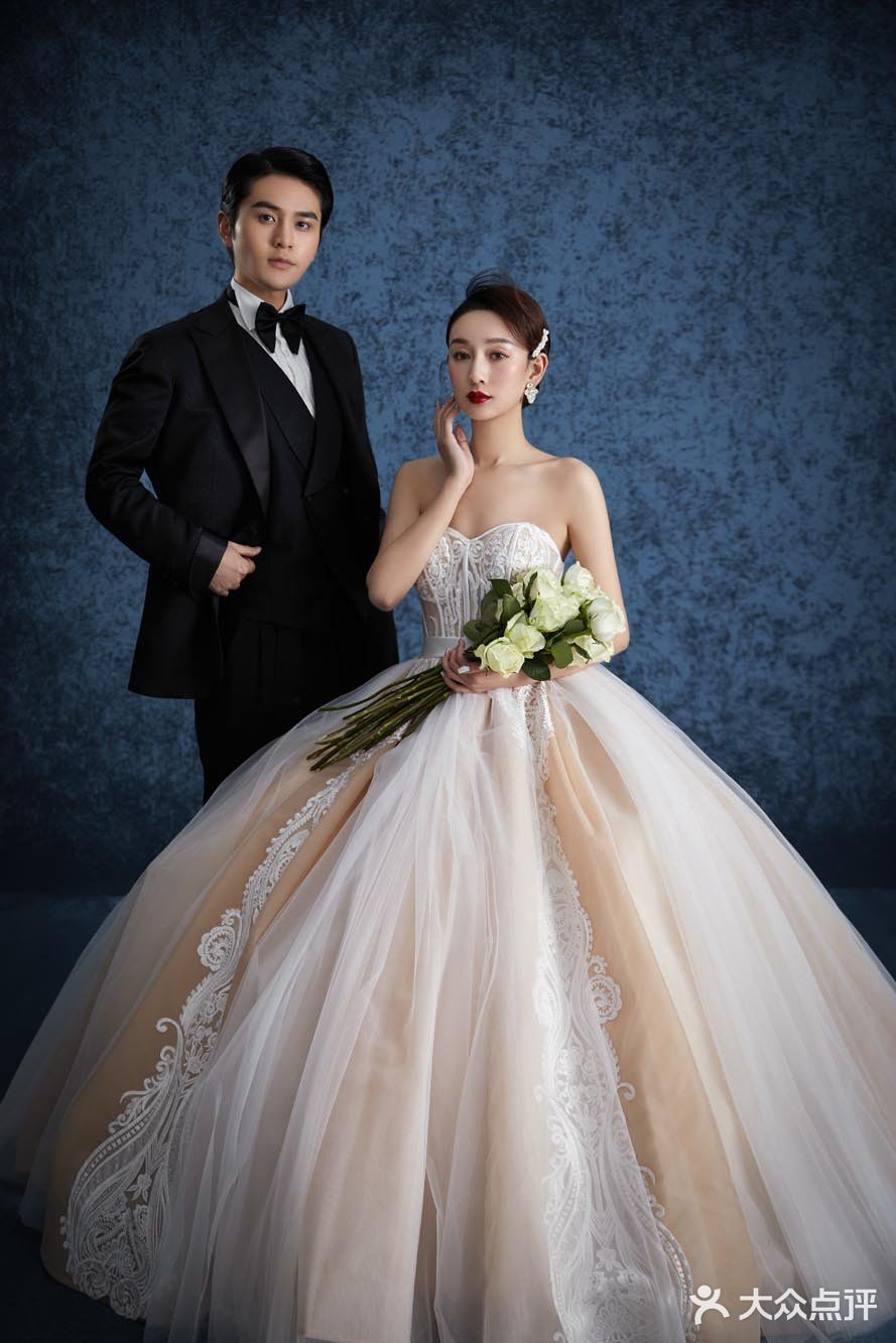 主婚照一定是两个人的合照