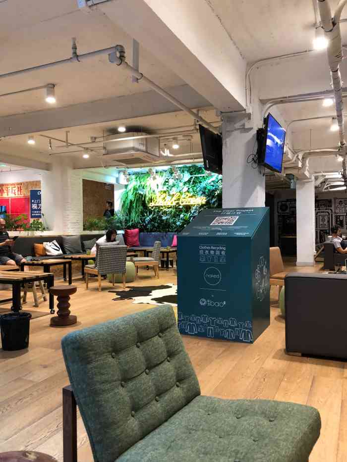 裸心社 naked hub(南京路店"一个公共办公楼,类似于wework这种.