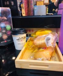 -镁连社·美联社