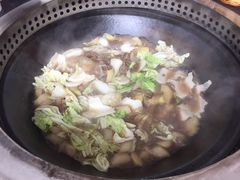 -粘豆包柴火铁锅炖