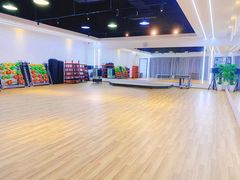 -健变健身俱乐部(前海天虹商场店)