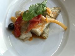 扒多宝鱼&nbsp;柠檬黄油汁，香烤土豆,茴香色拉-上海柏悦酒店·世纪100牛排馆