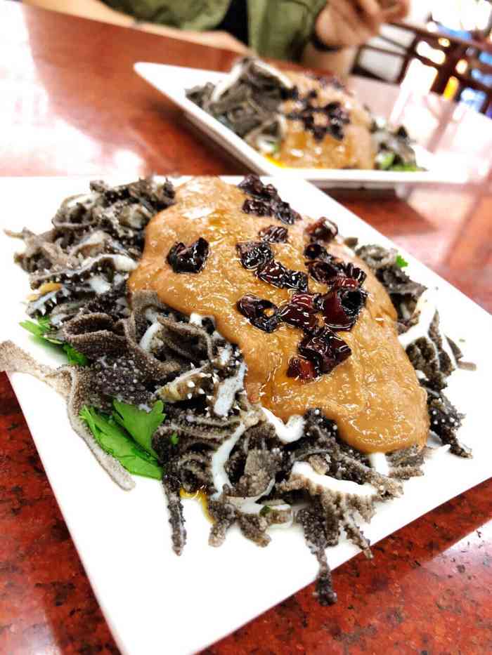 知味斋(昆明路店)-"晚上招牌有点不醒目,第一次去就走过了.食.