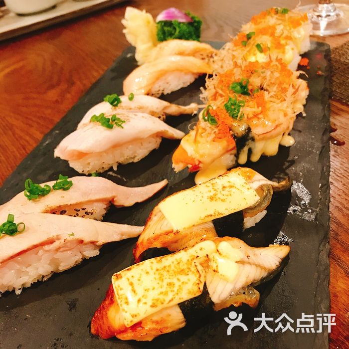 海鹰一号创作料理吞拿鱼沙律寿司图片-北京日本料理-大众点评网