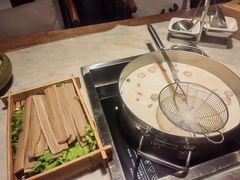 -尚尚仙·酸汤猪手·猪肚鸡火锅(华联万柳购物中心店)