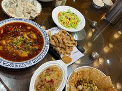 -东来菜馆•手抓海鲜家常菜•海鲜锅贴(鸽子窝店)