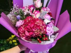 -谷莠子花艺气球派对·绿植造景·花艺沙龙(东海缤纷天地店)
