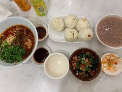 -李与白包子铺(桐梓林店)
