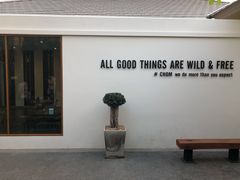 -Chom Cafe and Restaurant