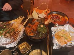-何师烧烤Pro ·江湖川菜·小龙虾·精酿啤酒(太古里旗舰店)