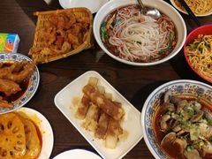 -爆炸头阿姨小四川正宗川味小吃(无任何分店)
