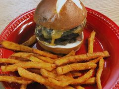 27&nbsp;牛肉汉堡-HELLO 27 意面·沙拉·帕尼尼