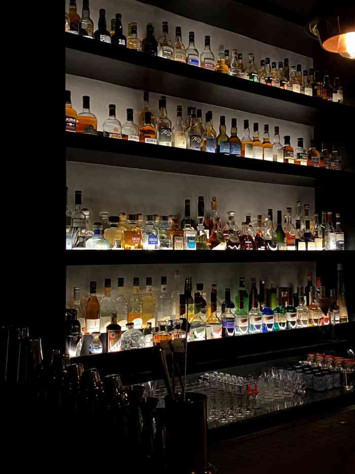 药剂师apothecary-"杭州很火的一家酒吧在朋友圈看到伙伴们多.