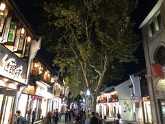-吴山路夜市
