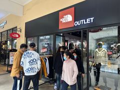 -王府井奥莱临潼小镇(临潼店)