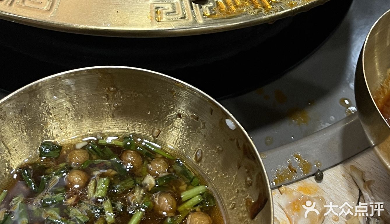 热气腾腾的鱼火锅之夜