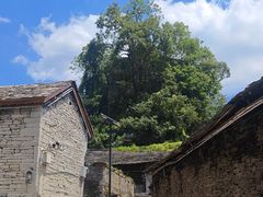 -高荡千年布依古寨旅游景区