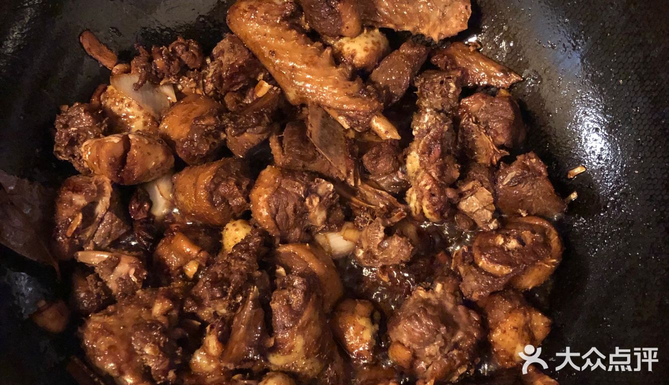 家常红烧鹅和虾滑汤 鹅是按川味红烧肉的做法做的:焯水