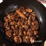 家常红烧鹅和虾滑汤 鹅是按川味红烧肉的做法做的:焯水